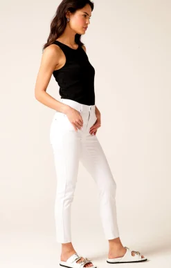 CLASSIC STRETCH JEAN IN WHITE