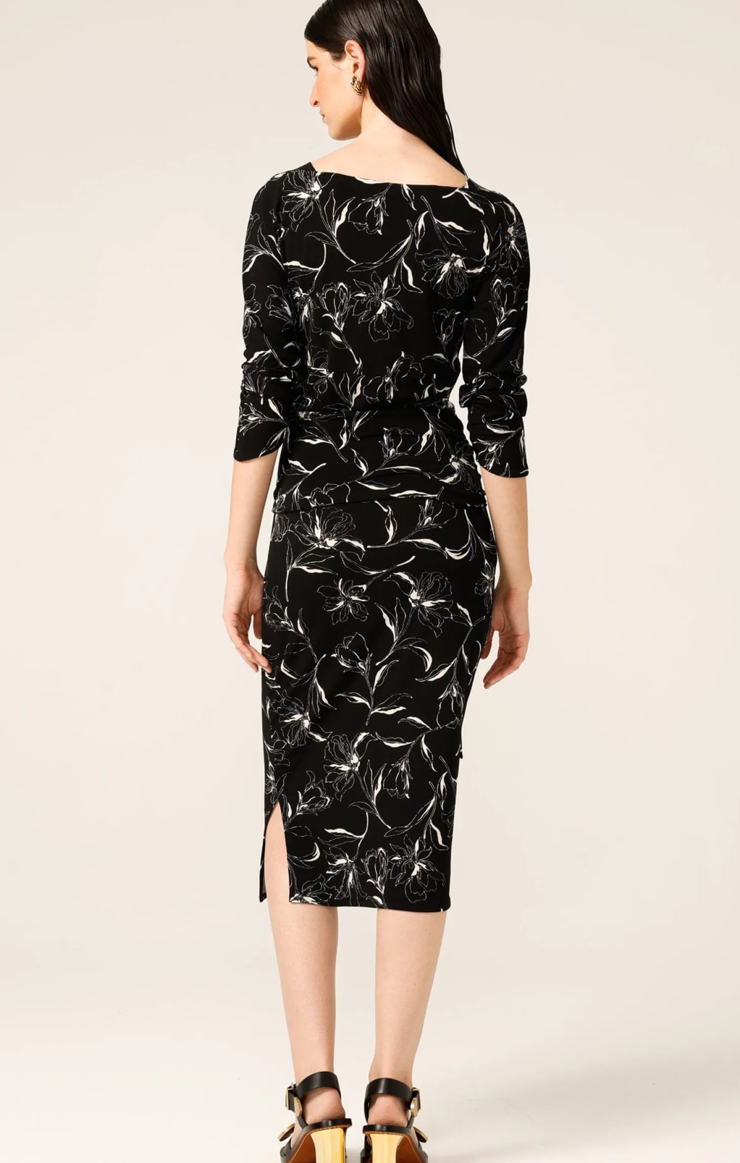 FLOWER LINE DRESS