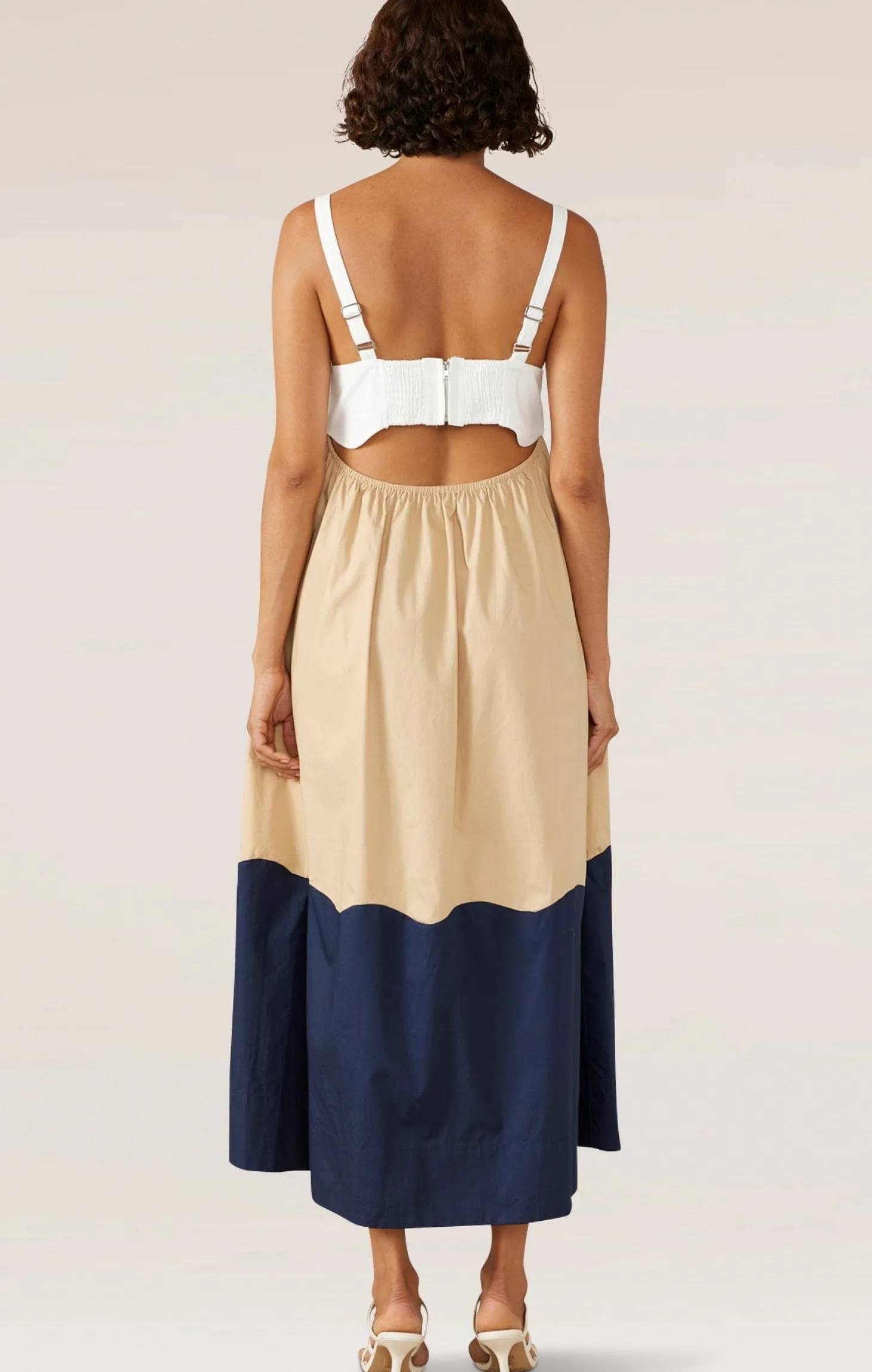FORMATION SUNDRESS IN WHITE SAND NAVY