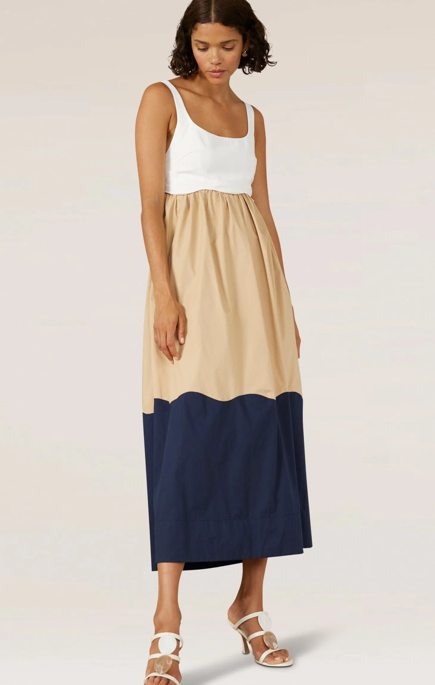 FORMATION SUNDRESS IN WHITE SAND NAVY