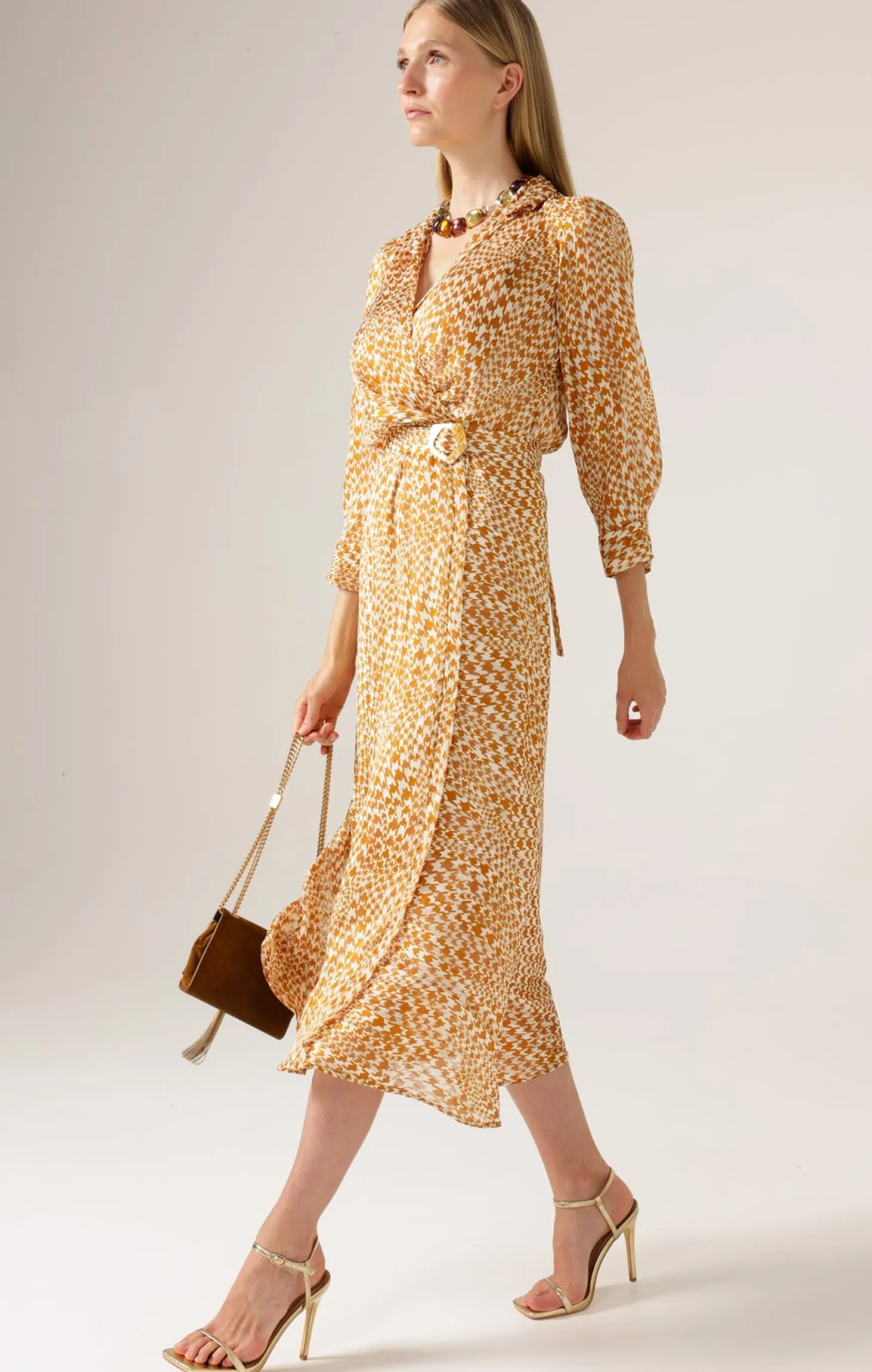 HERRINGBONE DRESS IN TOFFEE CREAM CHECK