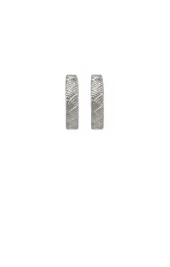 HERRINGBONE EVENT HOOPS IN SILVER