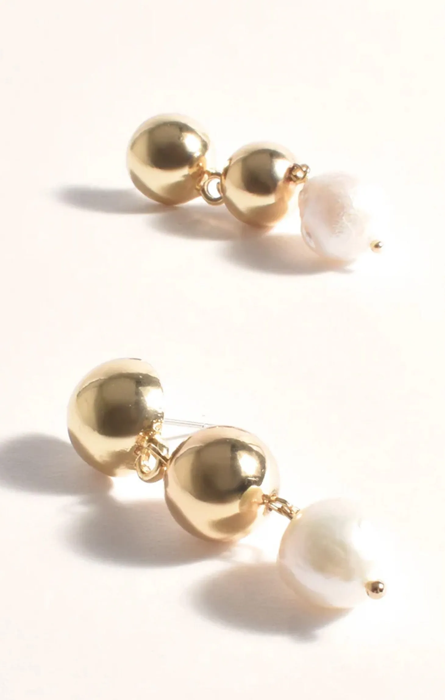 PEARL DROP METAL BALL EARRING IN GOLD