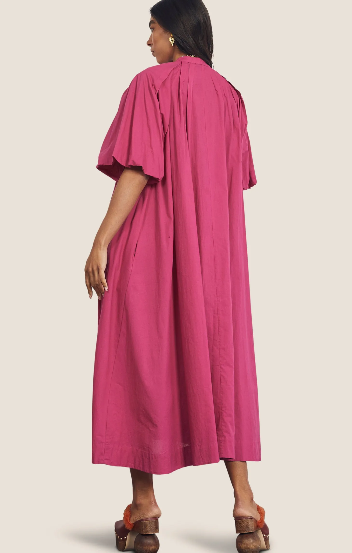 PLEATED NECK MIDI IN FUCHSIA