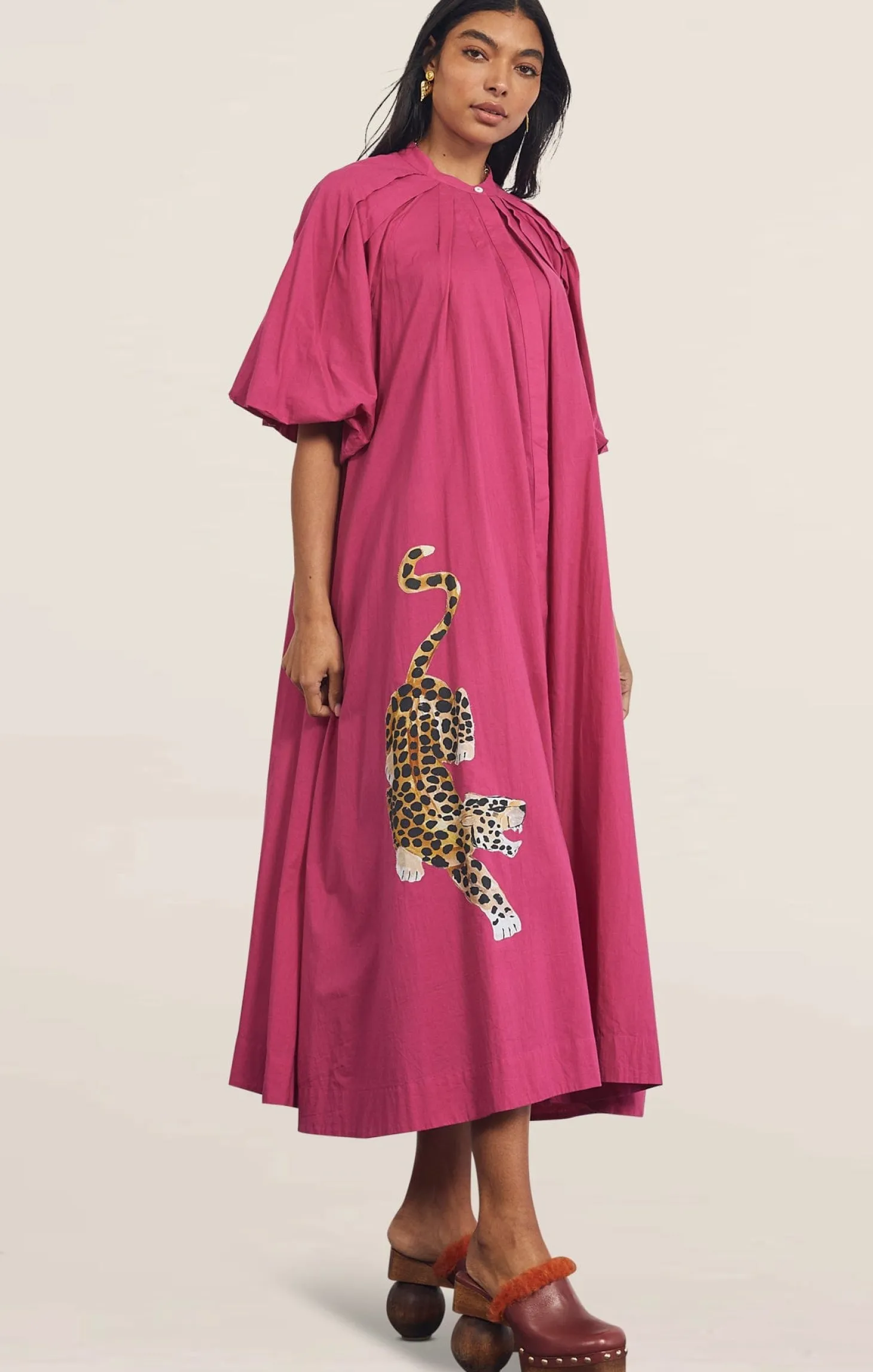 PLEATED NECK MIDI IN FUCHSIA